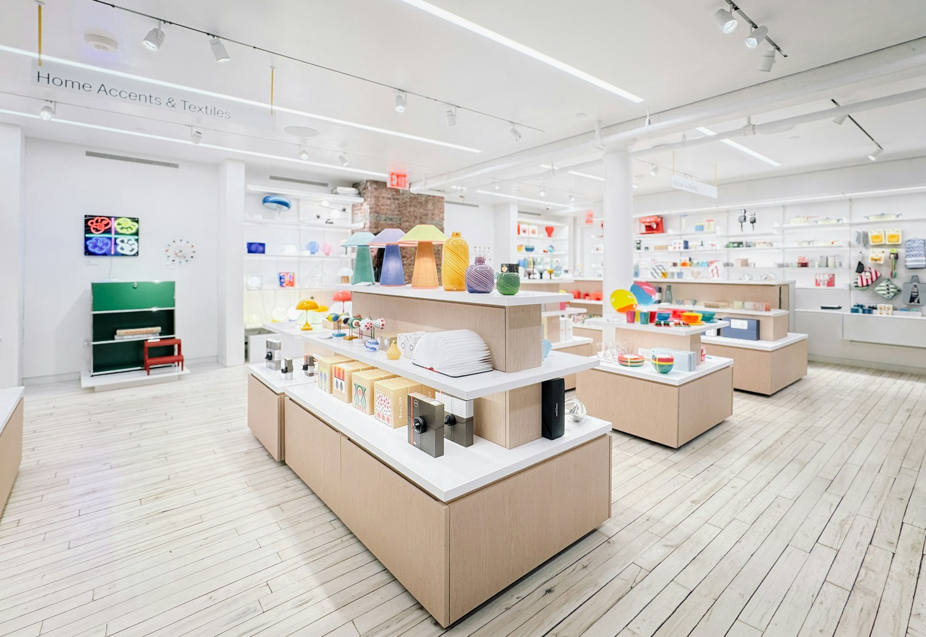 Retail showroom display shelves and product racks