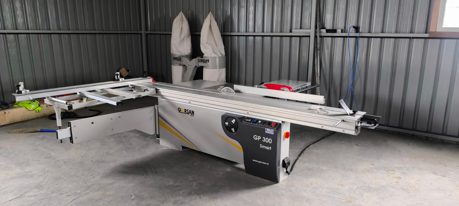 Panel saw and woodworking machine at RD Enterprises